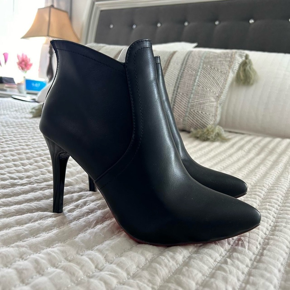 SHEIN Sleek Black Heeled Boots